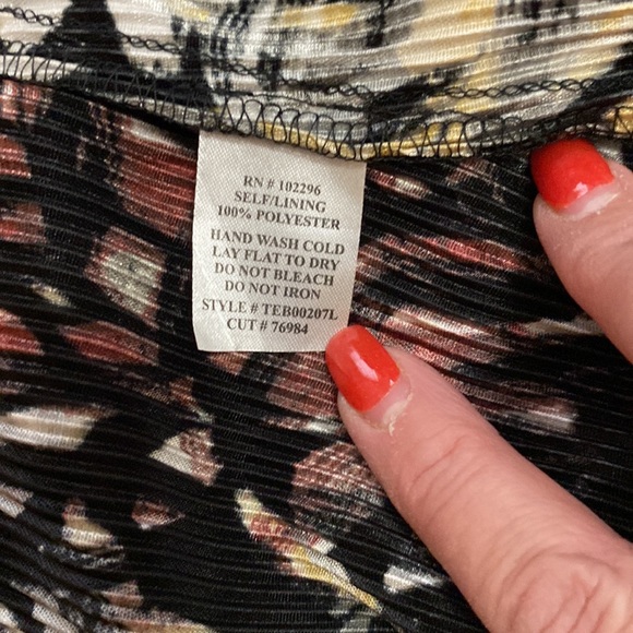 Connected Apparel floral crinkle tiered pleated sheath dress, plus size 20W - Picture 15 of 15